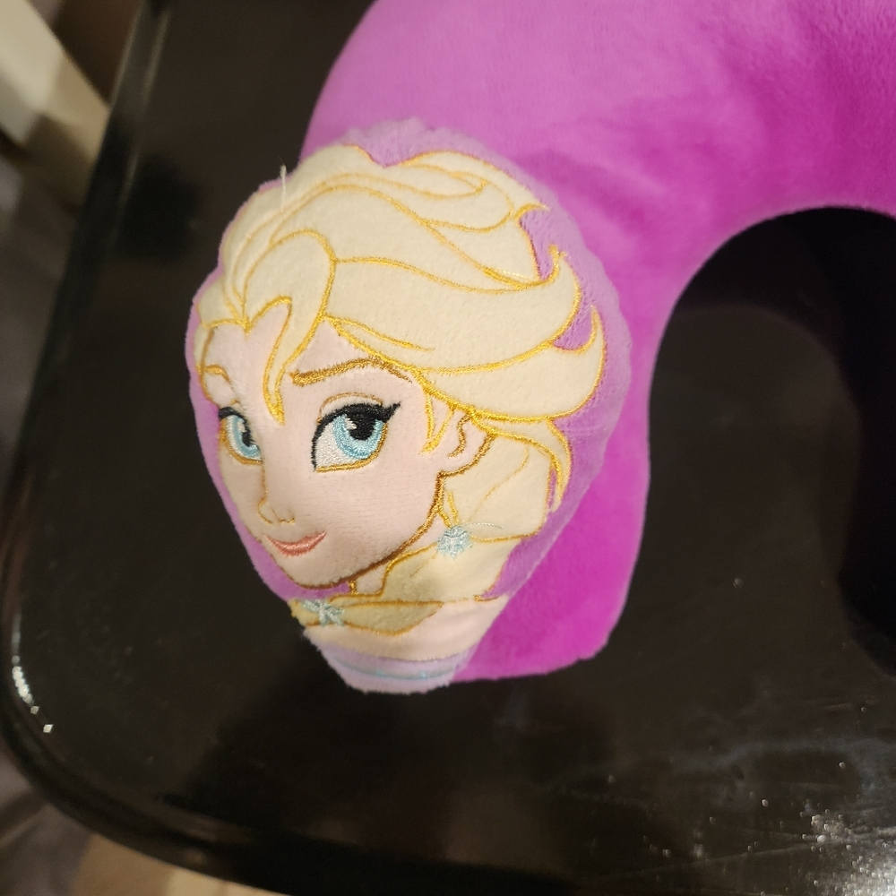 Disney Frozen Elsa Fuchsia Plush Travel Neck Pillow - Picture 4 of 6